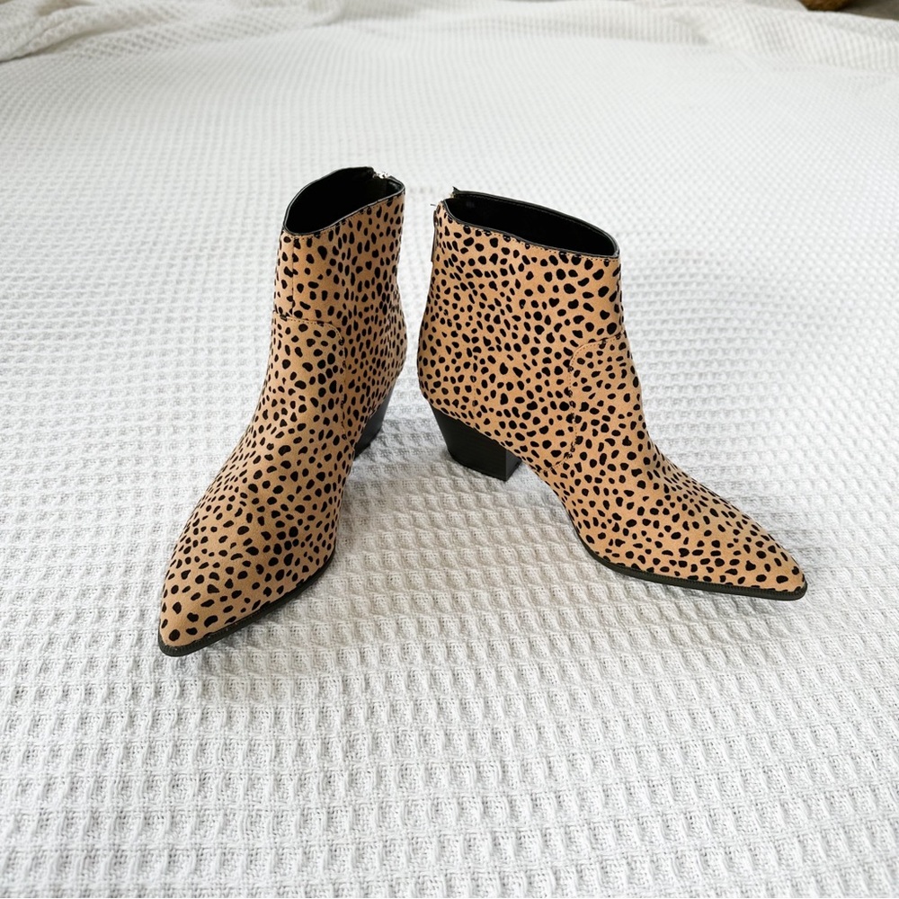 NWOT Women's Cheetah Print Black Heel Pointed Toe Zip Up Bootie Size 8